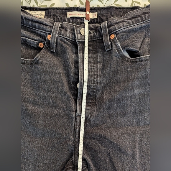 Levi's Ribcage Straight Leg Ankle Jeans - Picture 8 of 8